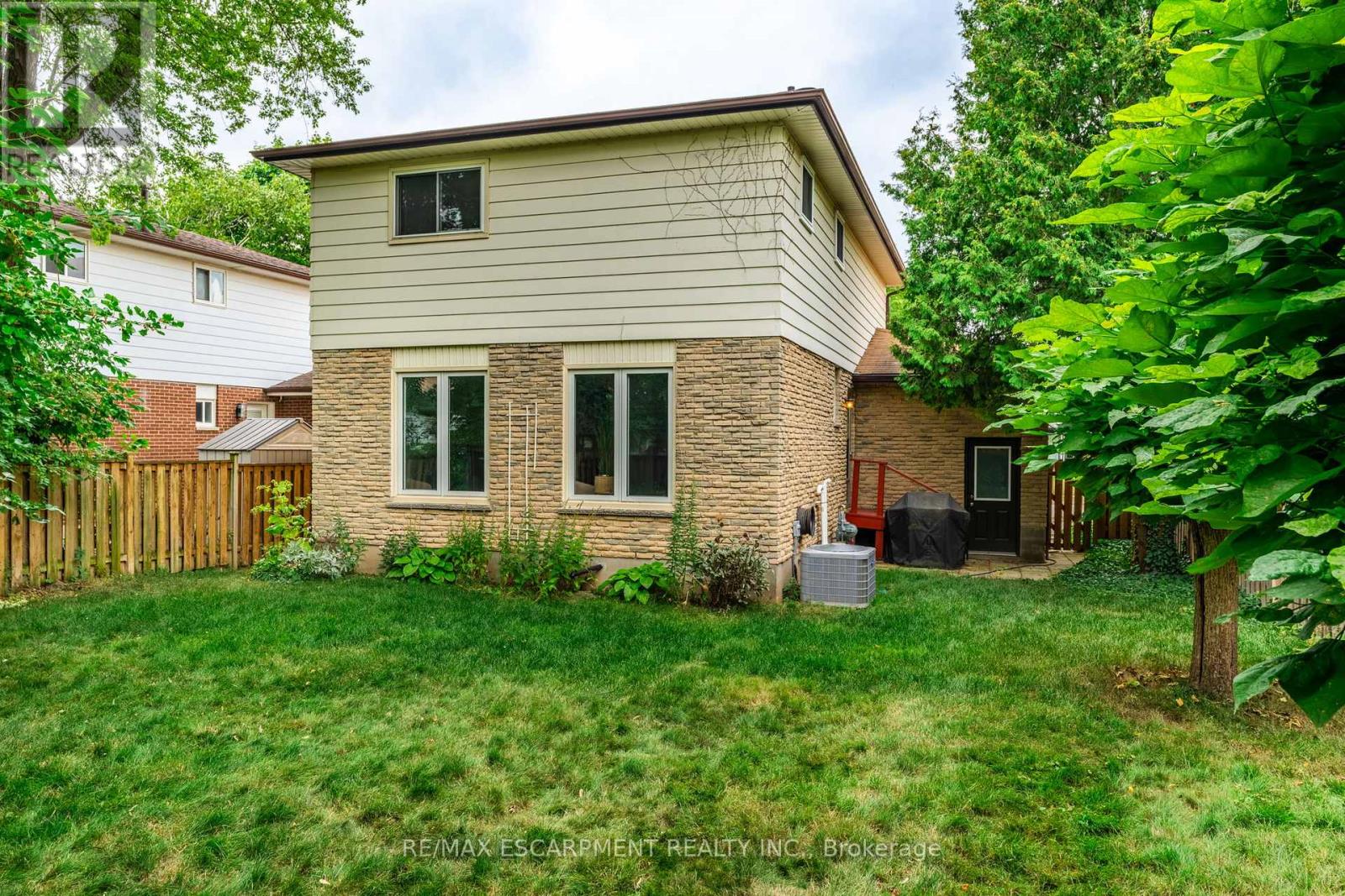Photo 43 of 3084 Parkgate Crescent, Burlington ON