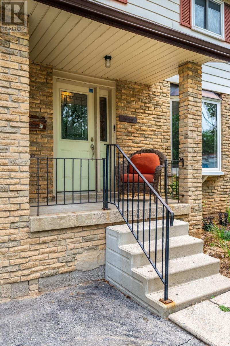 Photo 5 of 3084 Parkgate Crescent, Burlington ON