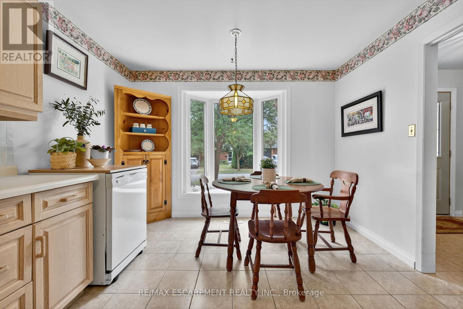 Photo 9 of 3084 Parkgate Crescent, Burlington ON
