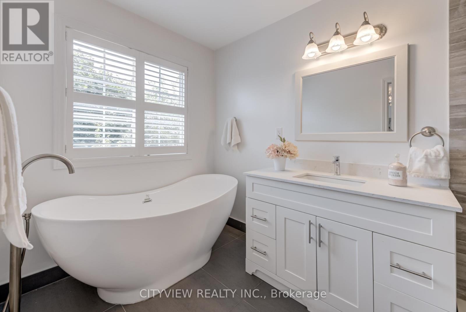 Photo 17 of 5842 Terrapark Trail, Mississauga ON