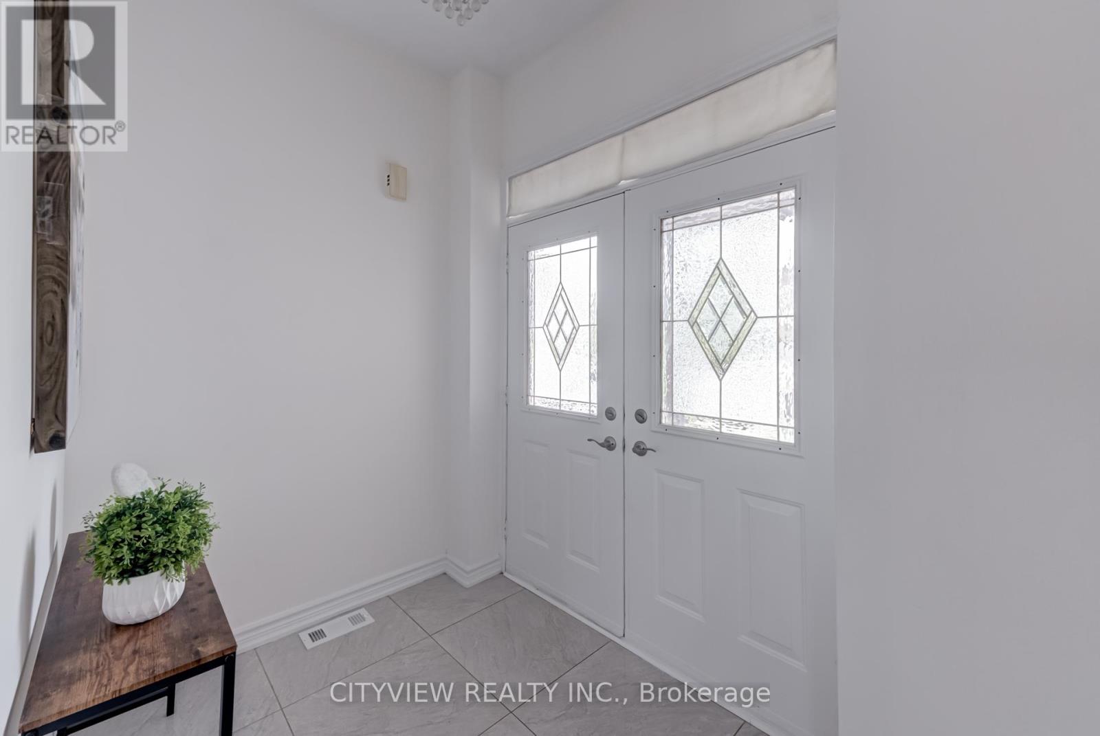 Photo 2 of 5842 Terrapark Trail, Mississauga ON