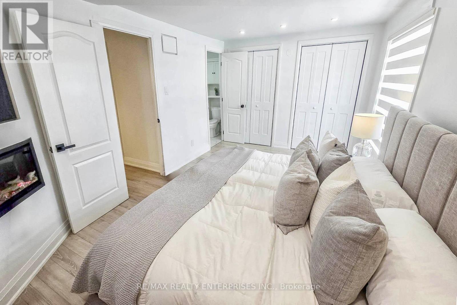 Photo 3 of 37 6679 Shelter Bay Road, Mississauga ON
