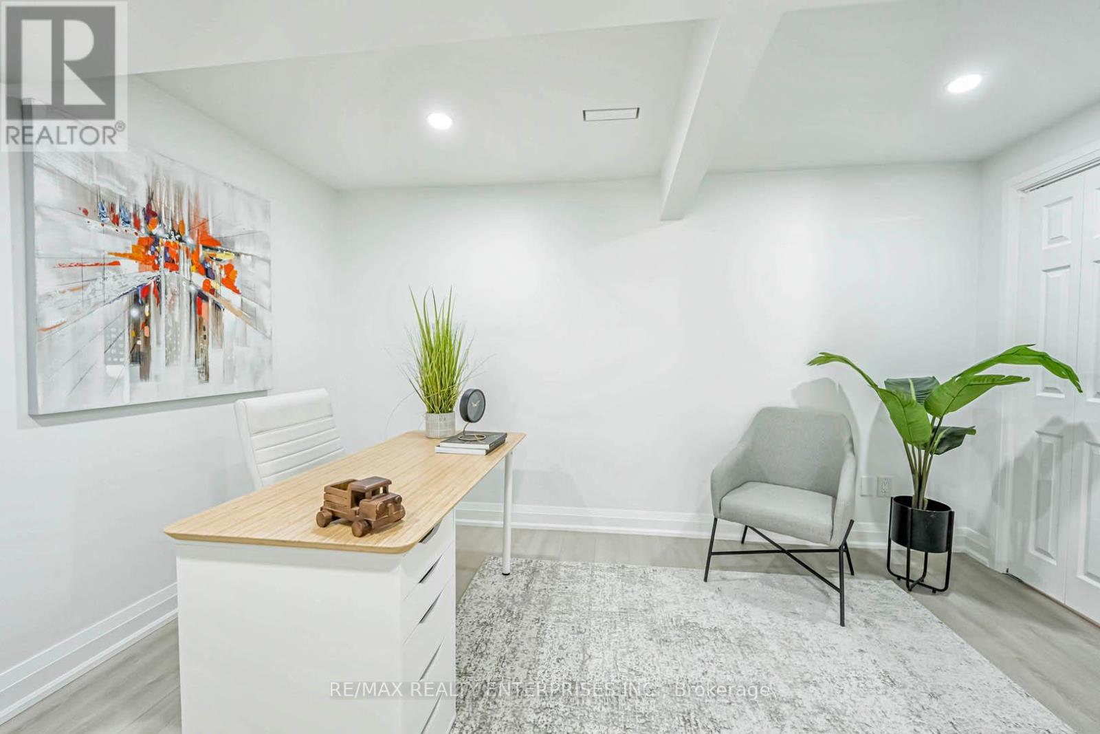 Photo 5 of 37 6679 Shelter Bay Road, Mississauga ON