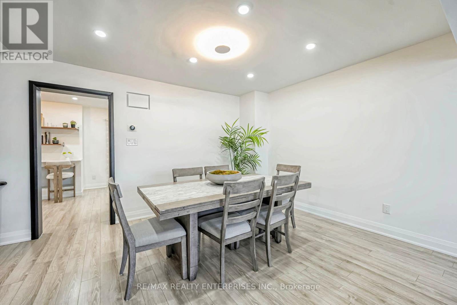 Photo 8 of 37 6679 Shelter Bay Road, Mississauga ON