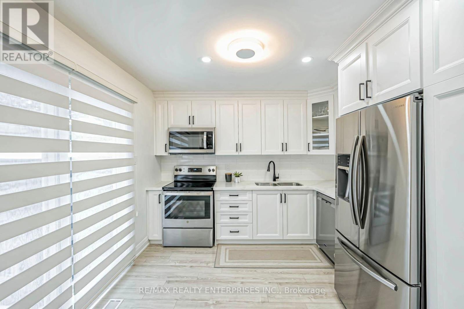 Photo 11 of 37 6679 Shelter Bay Road, Mississauga ON