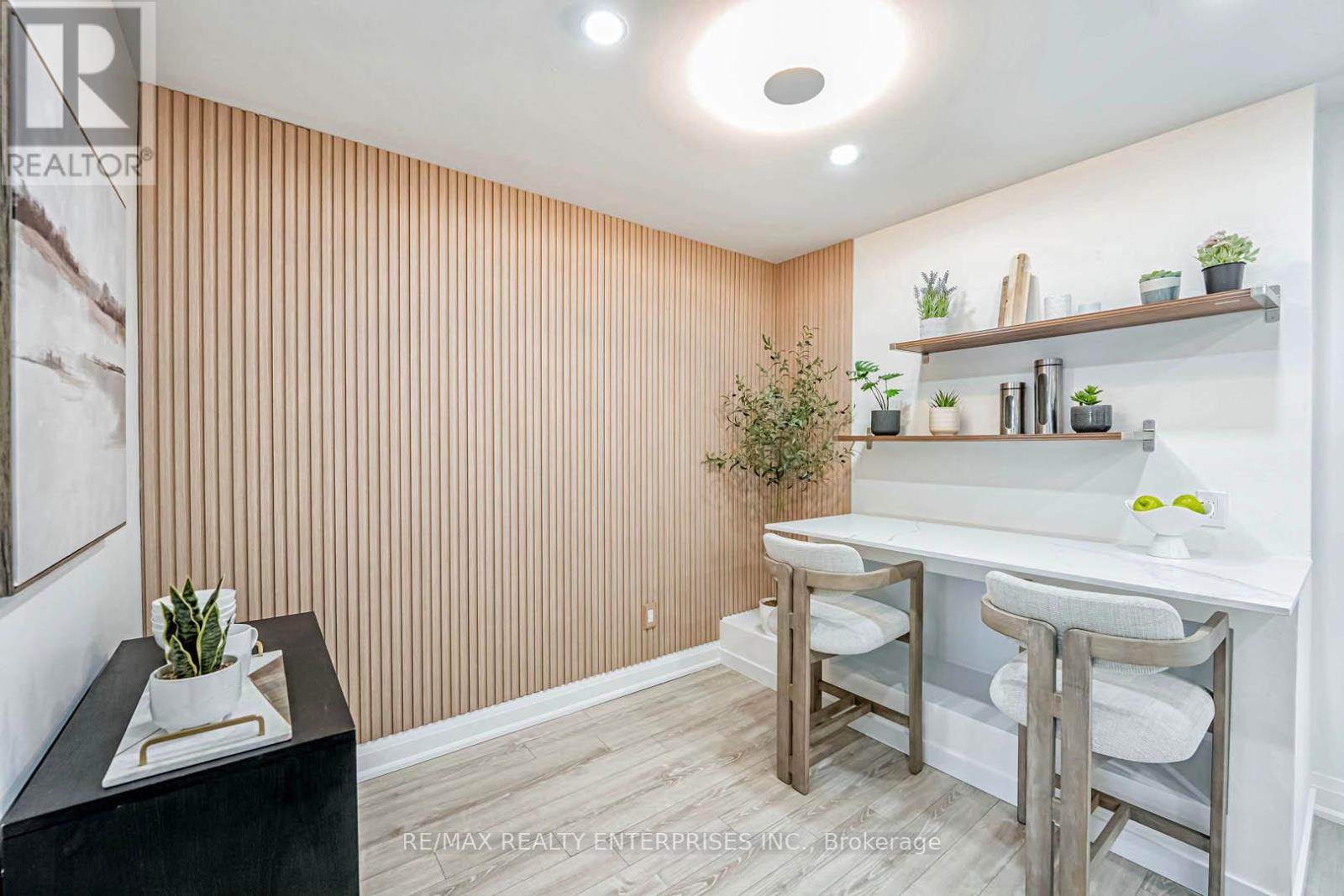 Photo 2 of 37 6679 Shelter Bay Road, Mississauga ON