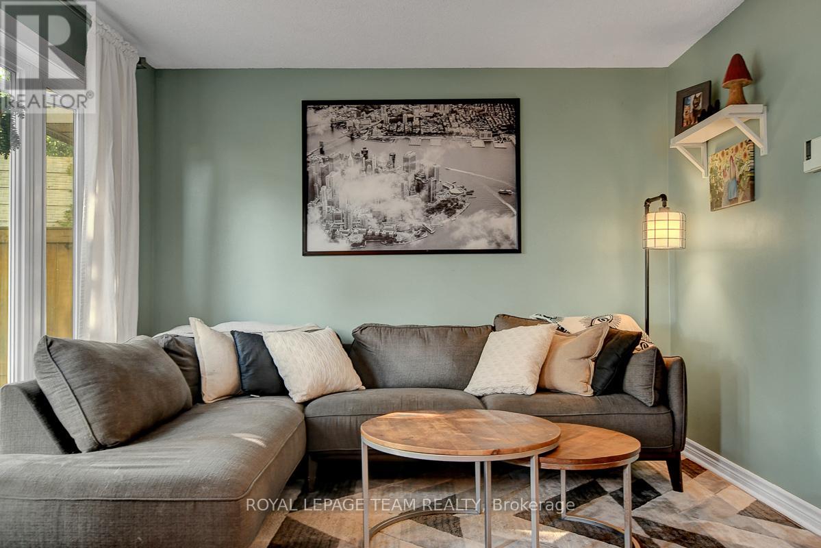 Photo 2 of 15 1302 Alness Court, Ottawa ON