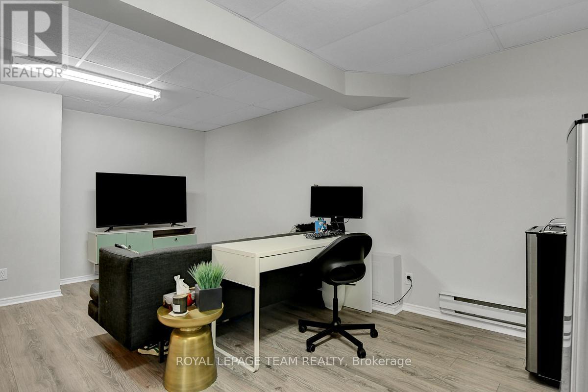 Photo 9 of 15 1302 Alness Court, Ottawa ON