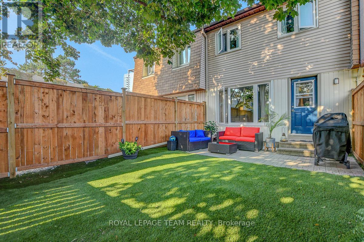 Photo 8 of 15 1302 Alness Court, Ottawa ON