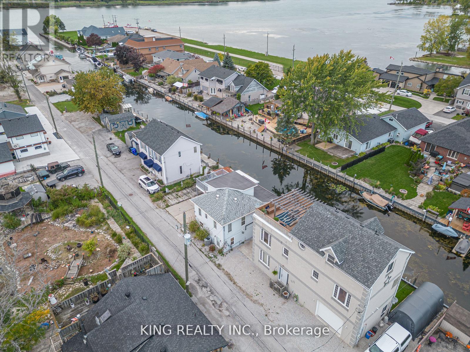 Photo 4 of 42 Wahneta Avenue, Lasalle ON
