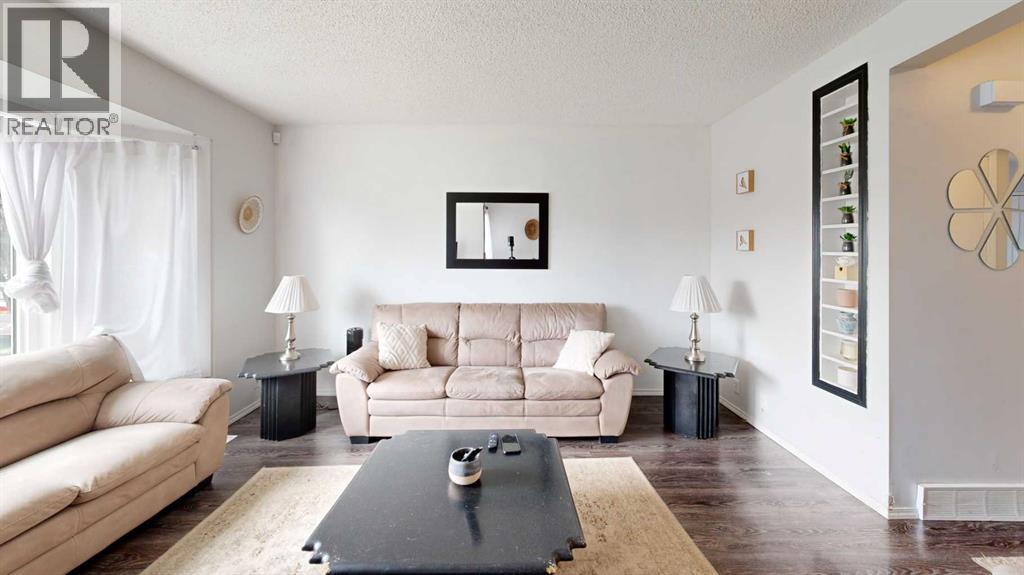 Single Family House for Sale in  Bermondsey Way NW Beddington Heights Calgary 