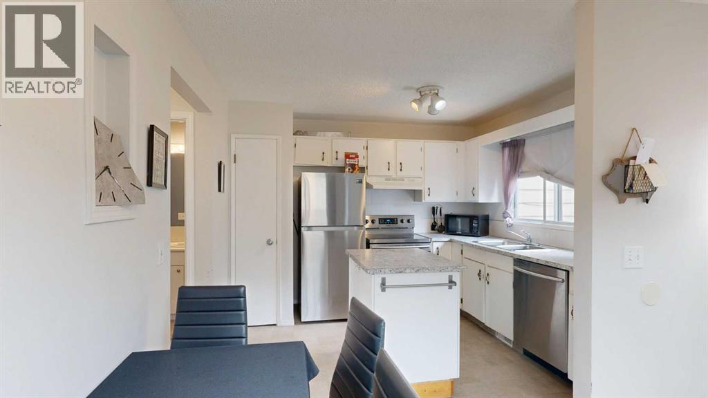 Single Family House for Sale in  Bermondsey Way NW Beddington Heights Calgary 