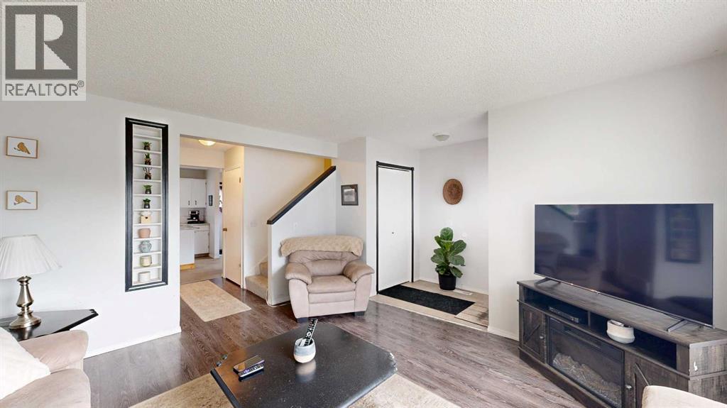 Single Family House for Sale in  Bermondsey Way NW Beddington Heights Calgary 