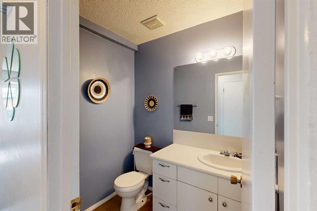 Single Family House for Sale in  Bermondsey Way NW Beddington Heights Calgary 