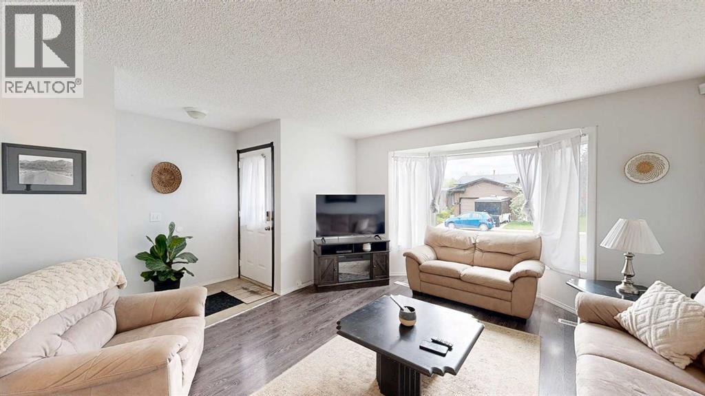 Single Family House for Sale in  Bermondsey Way NW Beddington Heights Calgary 