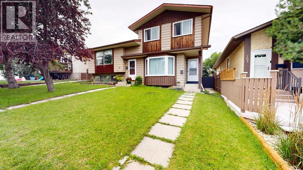 Single Family House for Sale in  Bermondsey Way NW Beddington Heights Calgary 