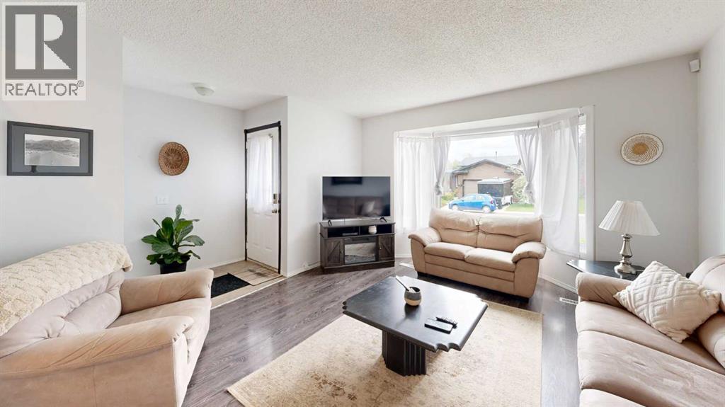 Single Family House for Sale in  Bermondsey Way NW Beddington Heights Calgary 