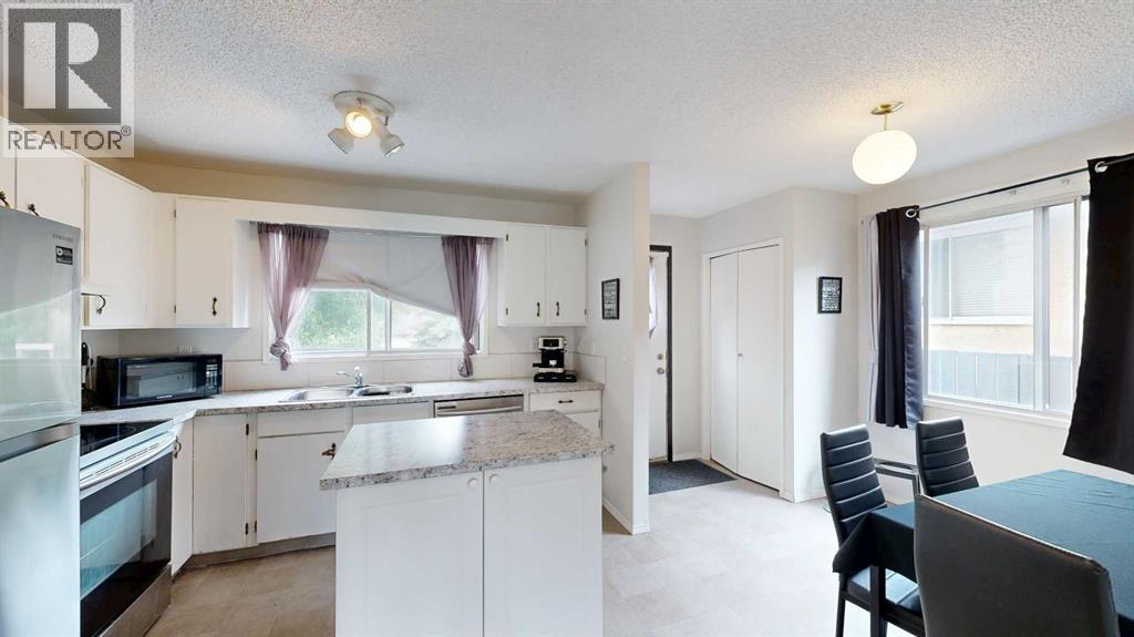 Single Family House for Sale in  Bermondsey Way NW Beddington Heights Calgary 