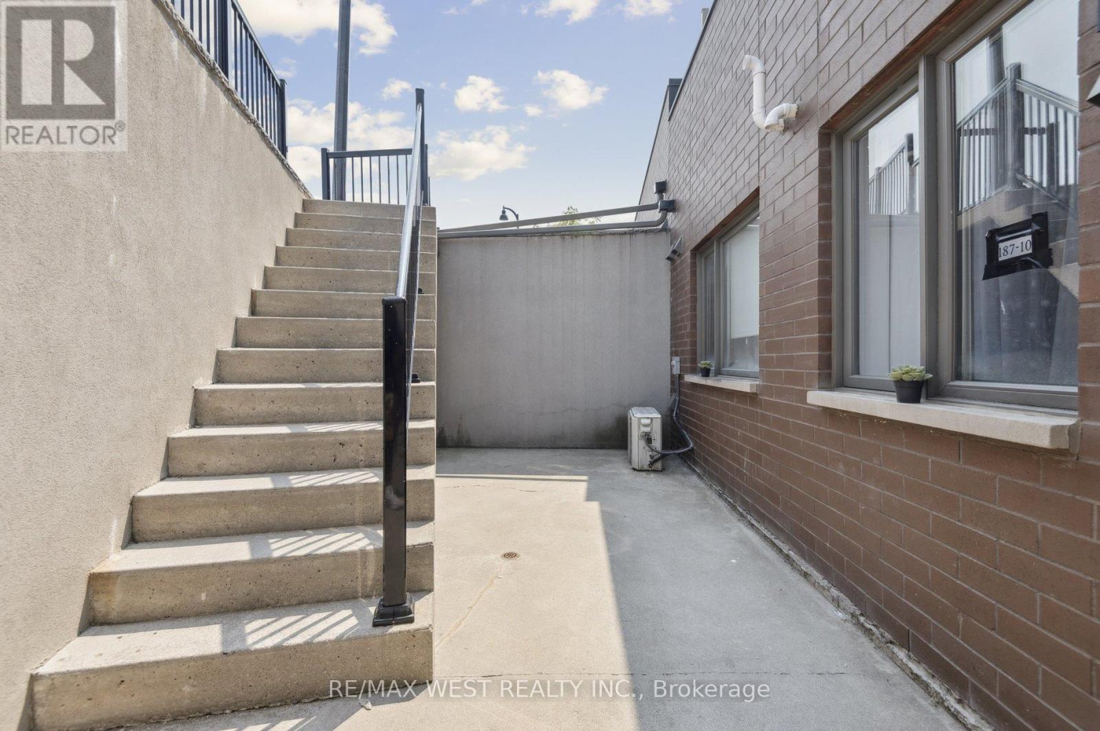 Photo 4 of 10 187 William Duncan Road, Toronto ON