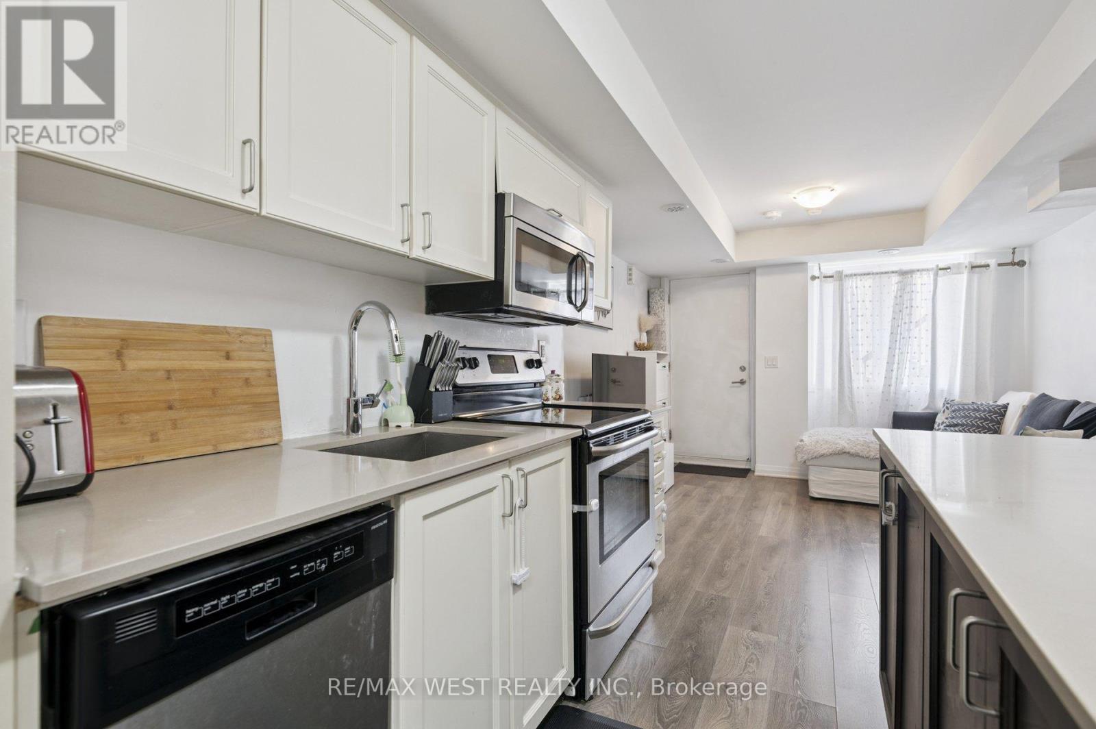 Photo 7 of 10 187 William Duncan Road, Toronto ON
