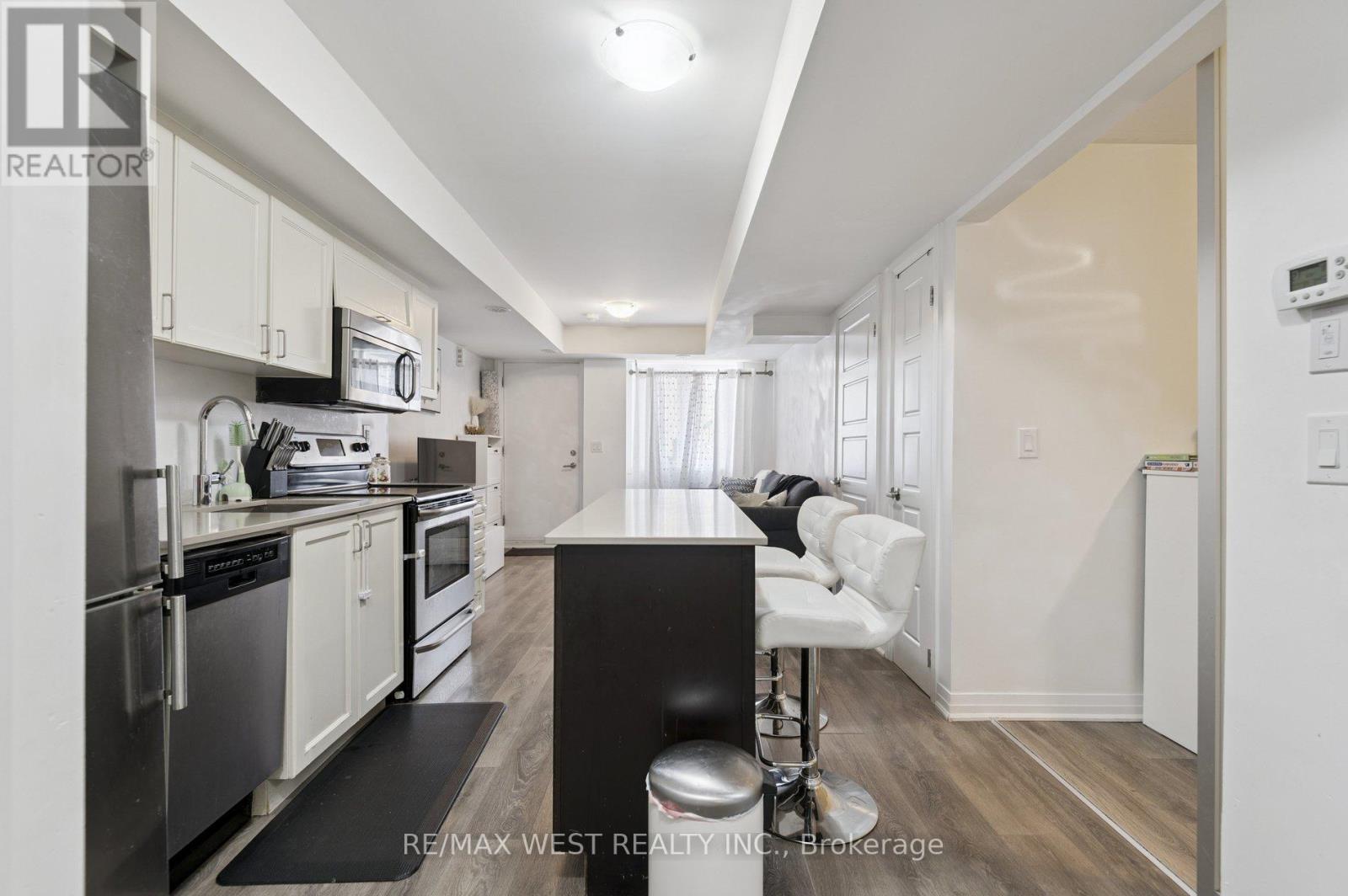 Photo 13 of 10 187 William Duncan Road, Toronto ON