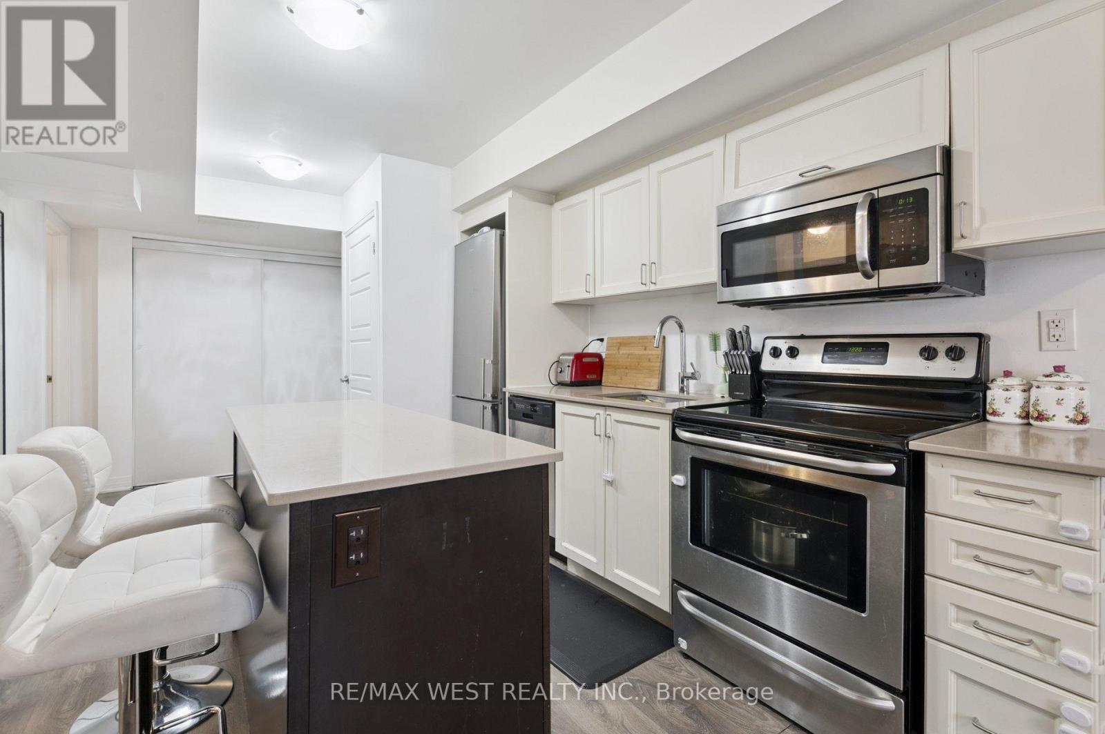Photo 15 of 10 187 William Duncan Road, Toronto ON