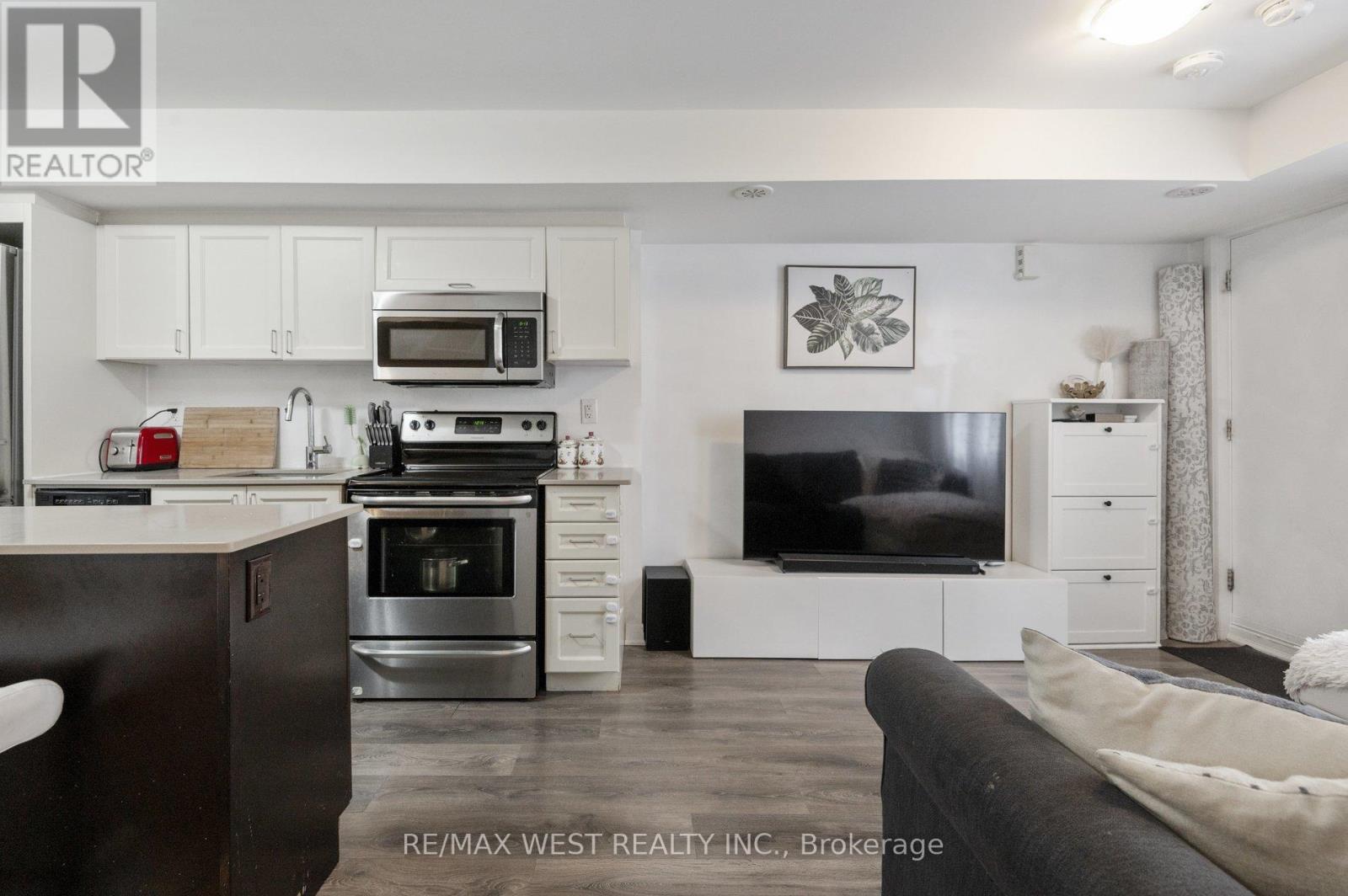Photo 12 of 10 187 William Duncan Road, Toronto ON