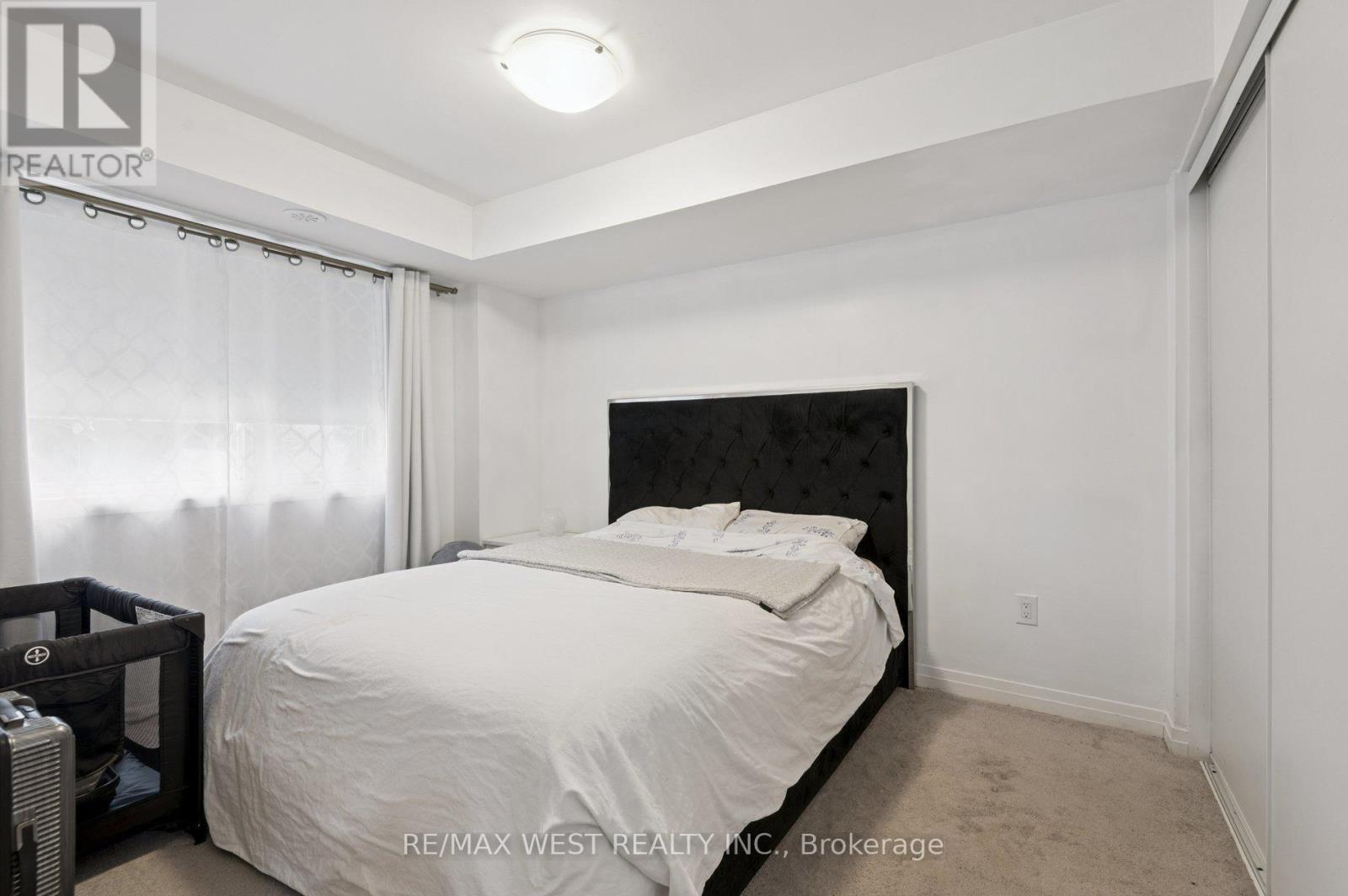 Photo 5 of 10 187 William Duncan Road, Toronto ON