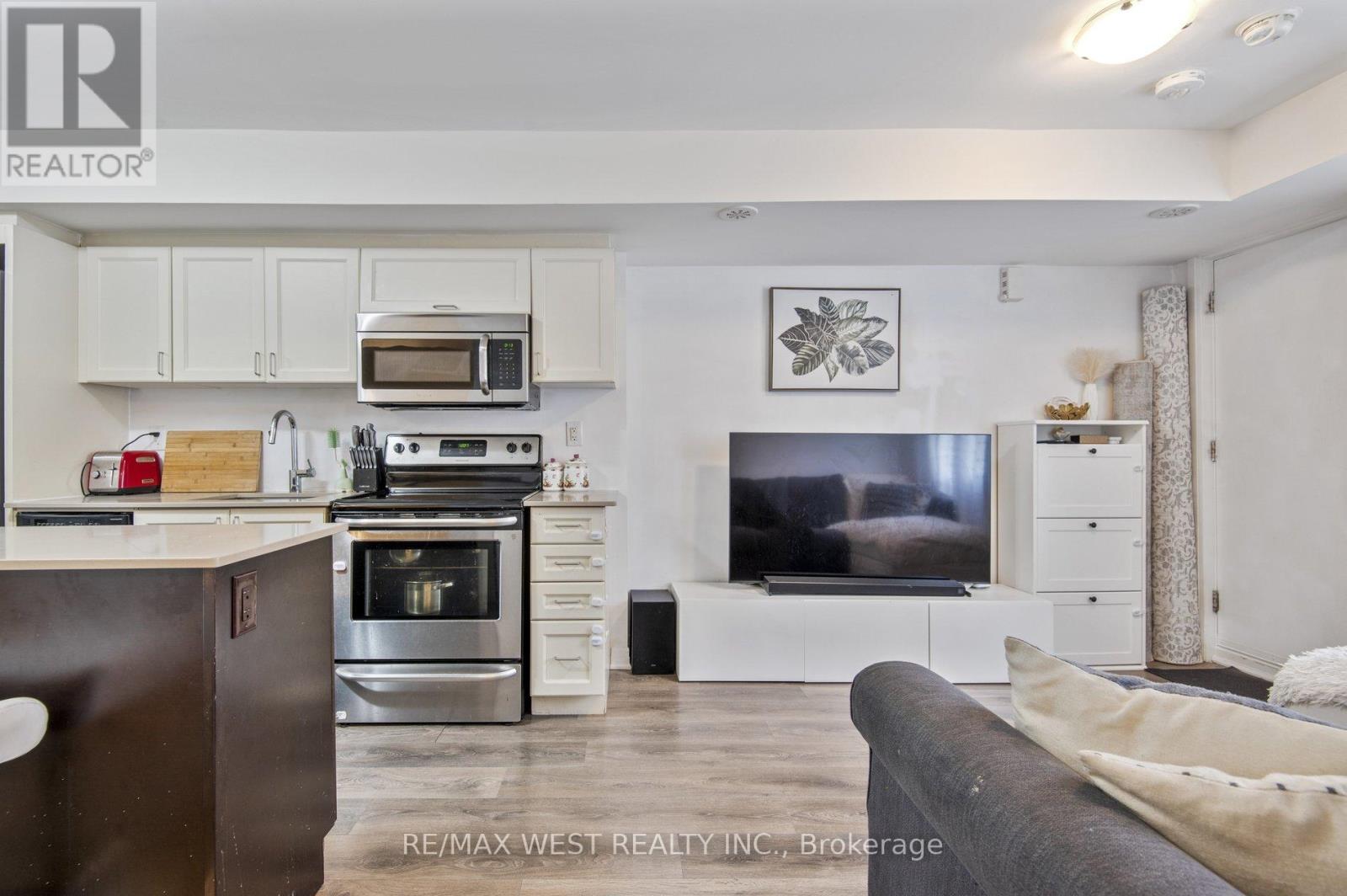 Photo 3 of 10 187 William Duncan Road, Toronto ON
