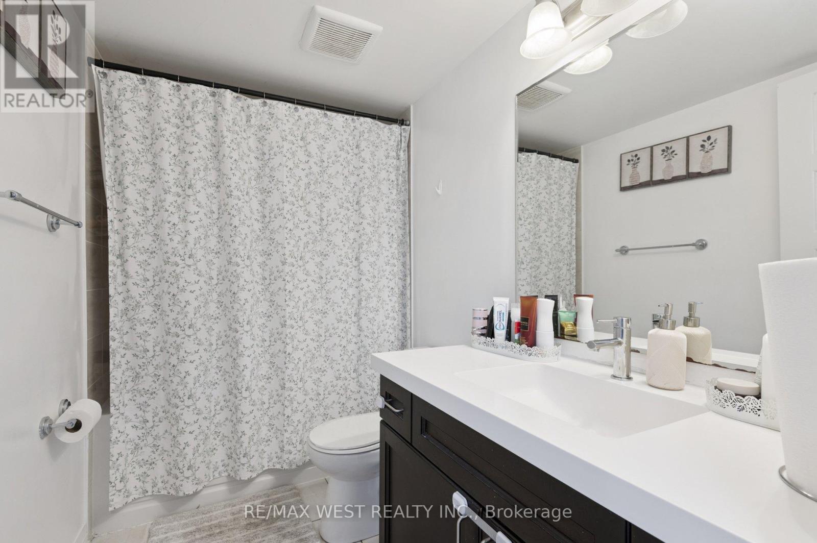 Photo 11 of 10 187 William Duncan Road, Toronto ON