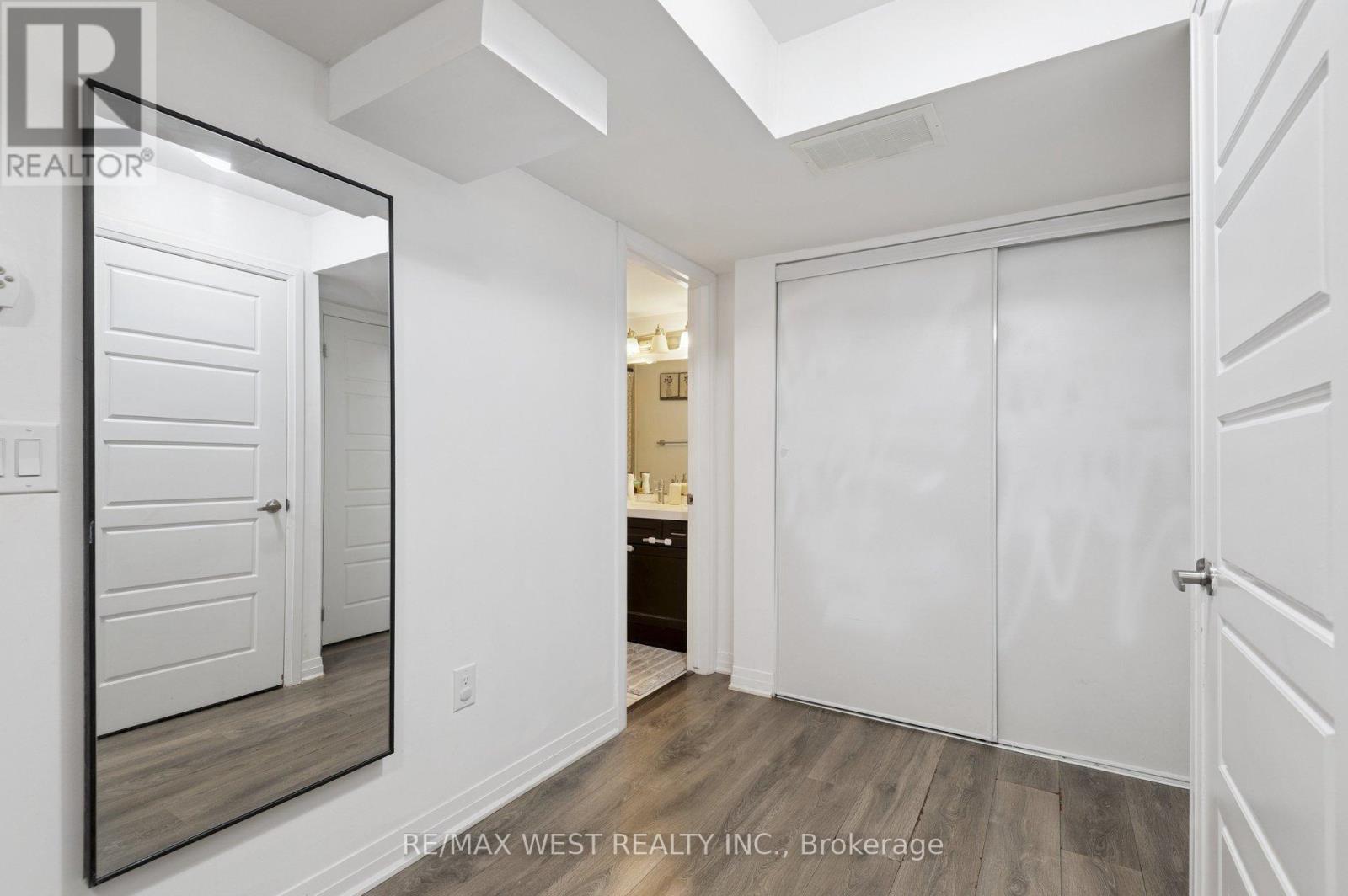 Photo 9 of 10 187 William Duncan Road, Toronto ON