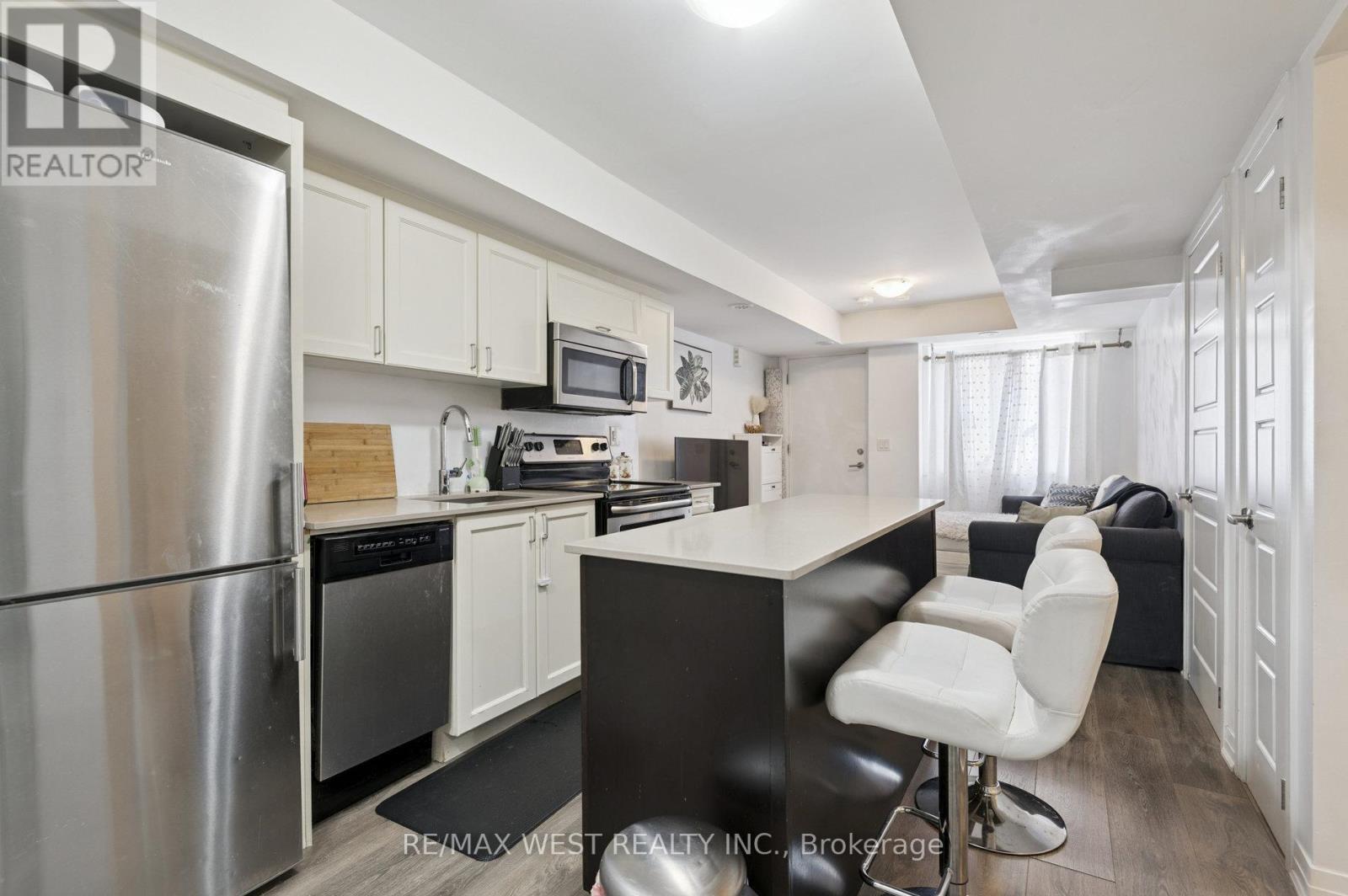 Photo 17 of 10 187 William Duncan Road, Toronto ON