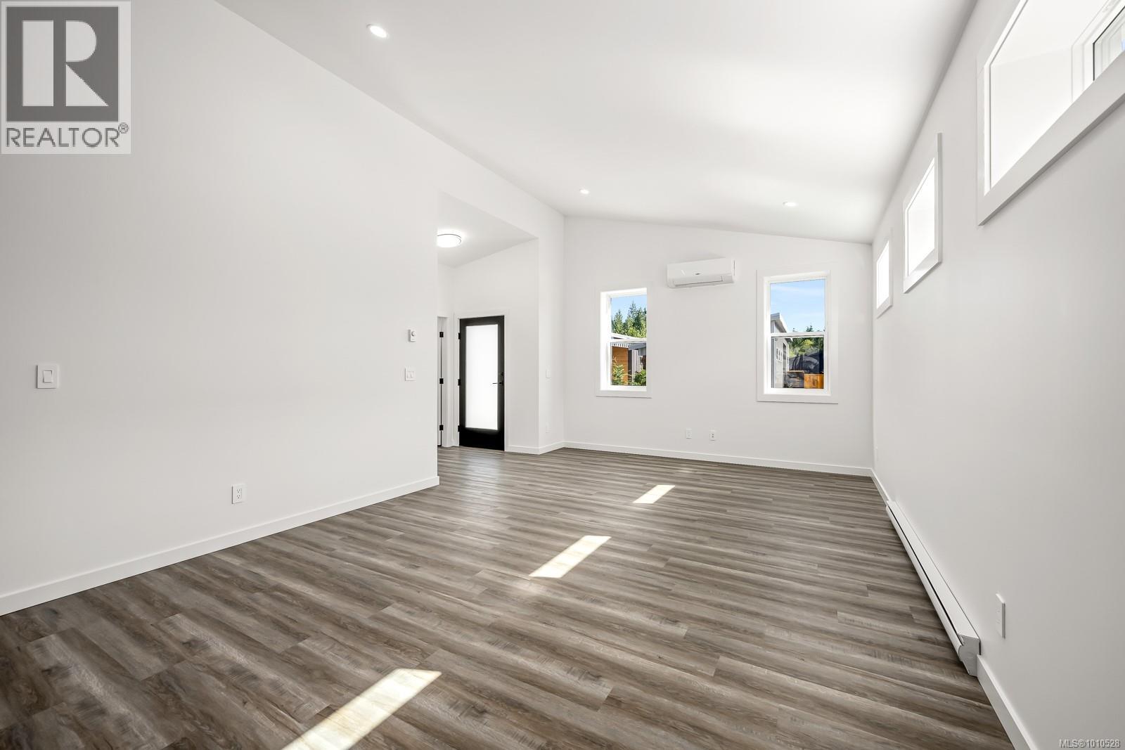 #45 3025 ROYSTON RD - 6