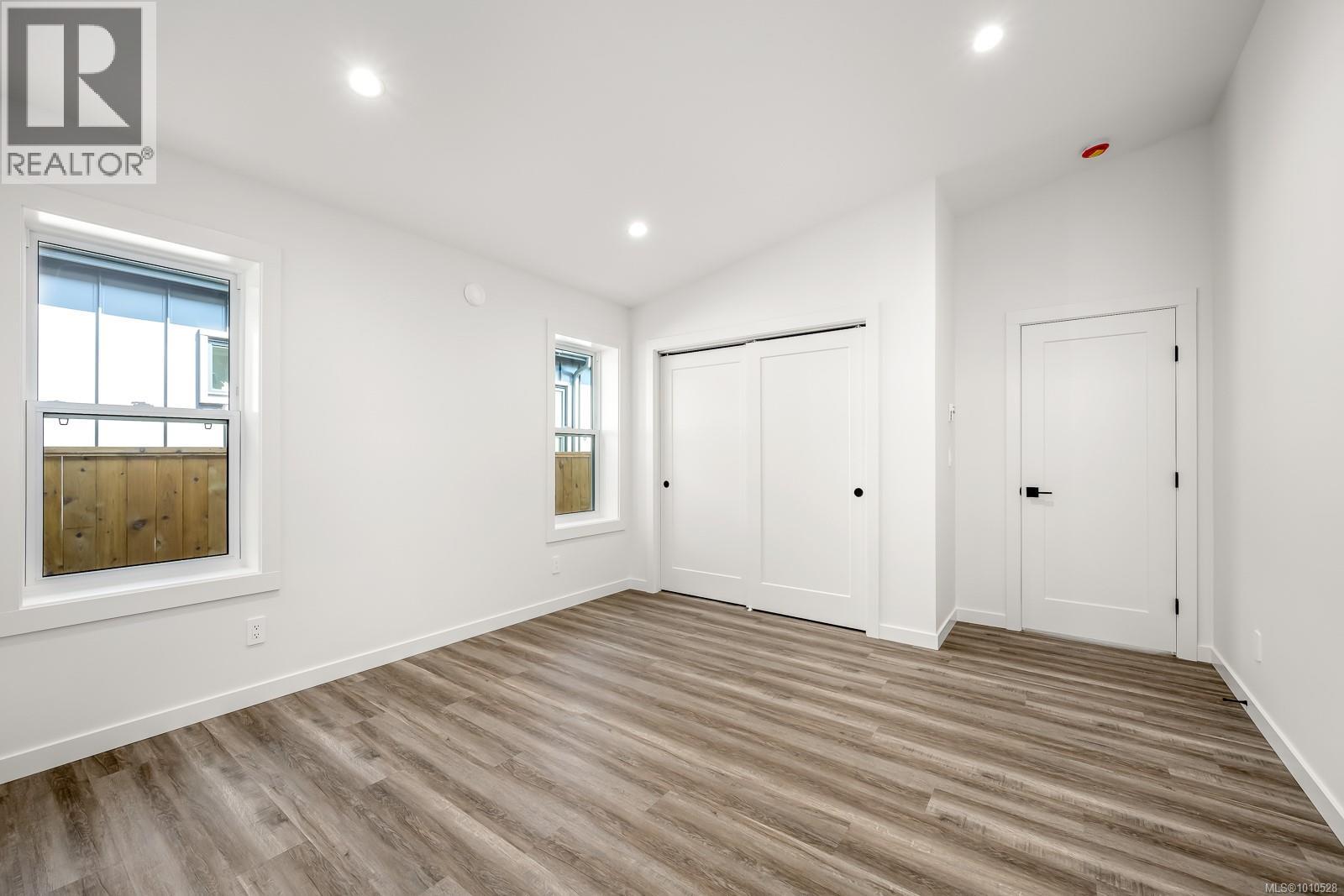 #45 3025 ROYSTON RD - 10