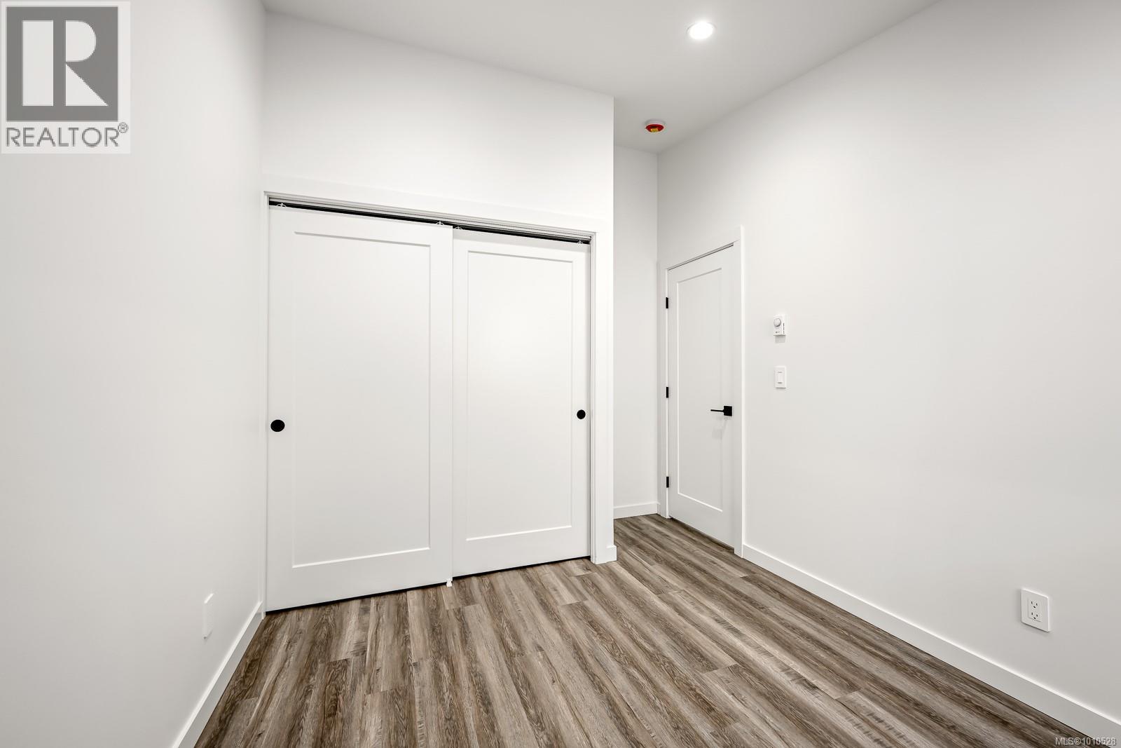 #45 3025 ROYSTON RD - 8