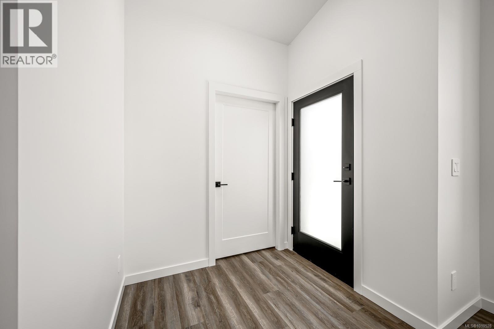 #45 3025 ROYSTON RD - 12