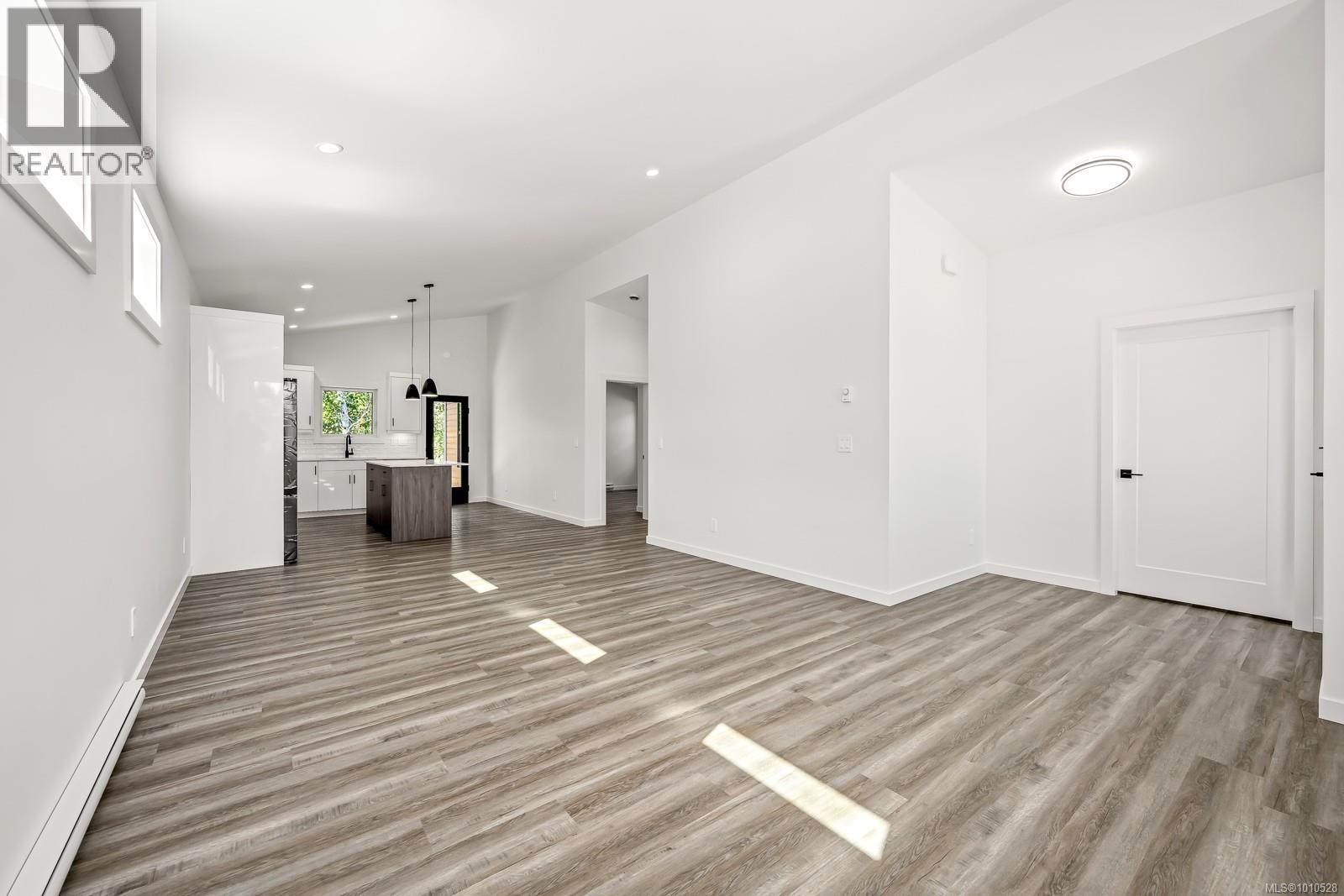 #45 3025 ROYSTON RD - 16