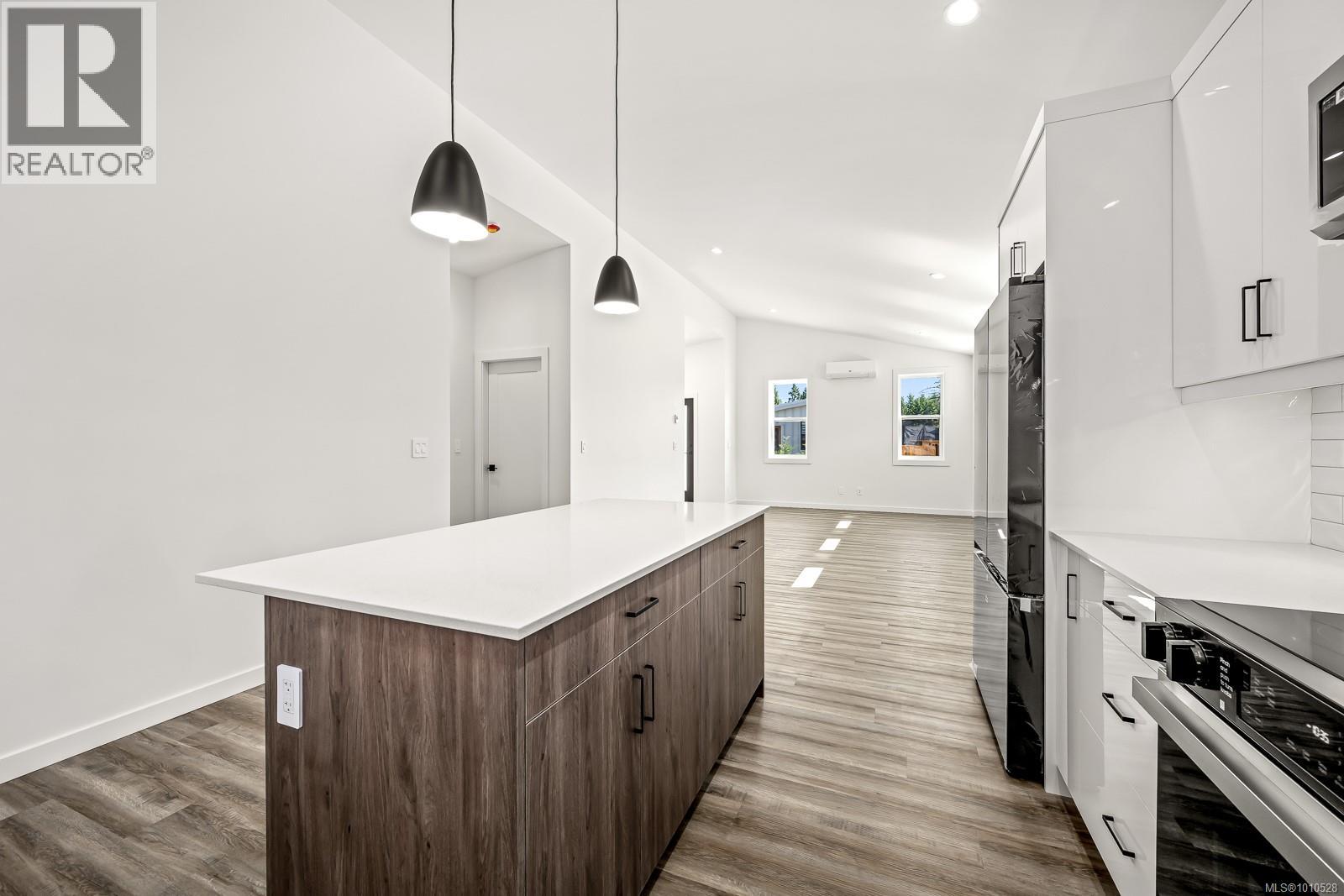 #45 3025 ROYSTON RD - 23