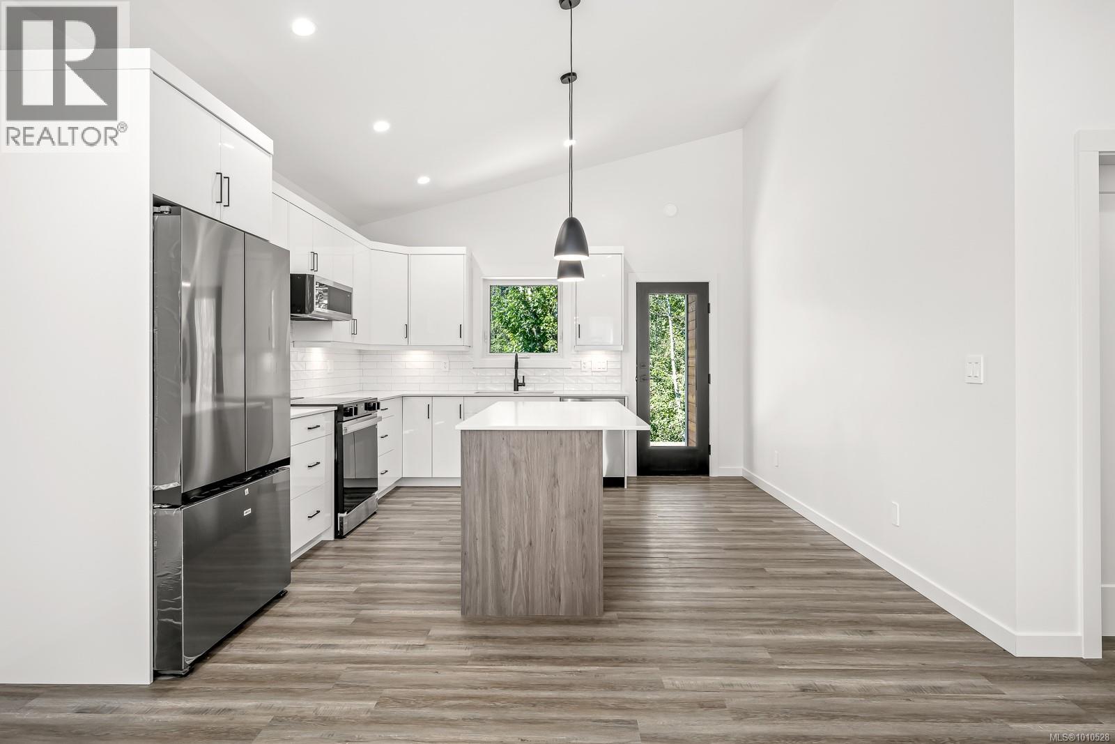 #45 3025 ROYSTON RD - 17