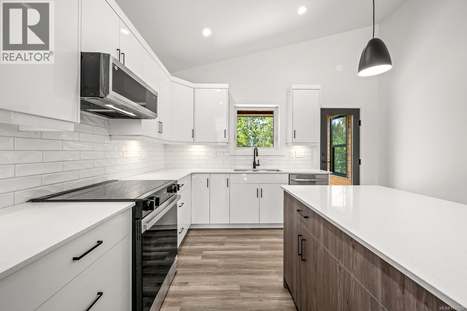 #45 3025 ROYSTON RD - 19