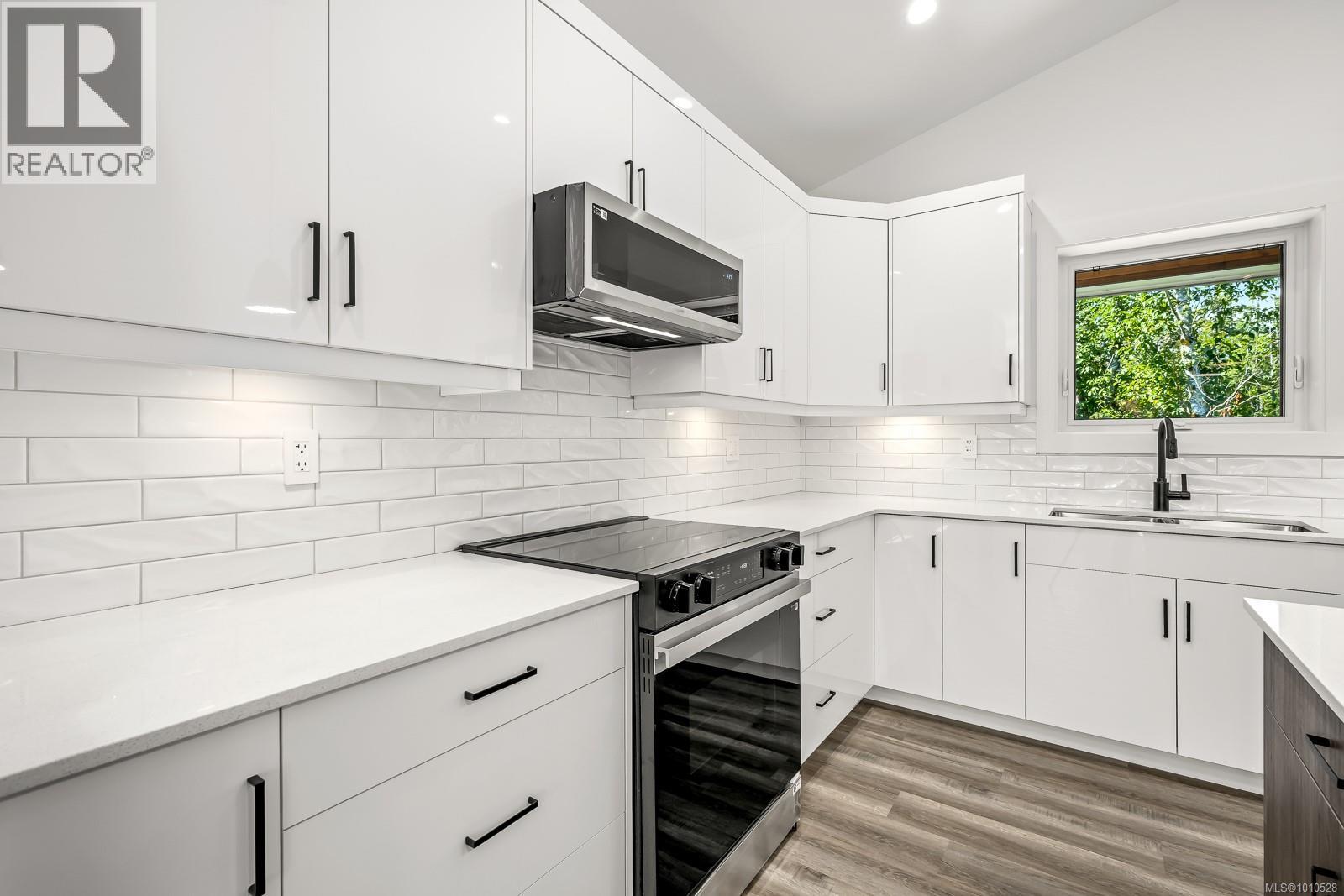 #45 3025 ROYSTON RD - 25