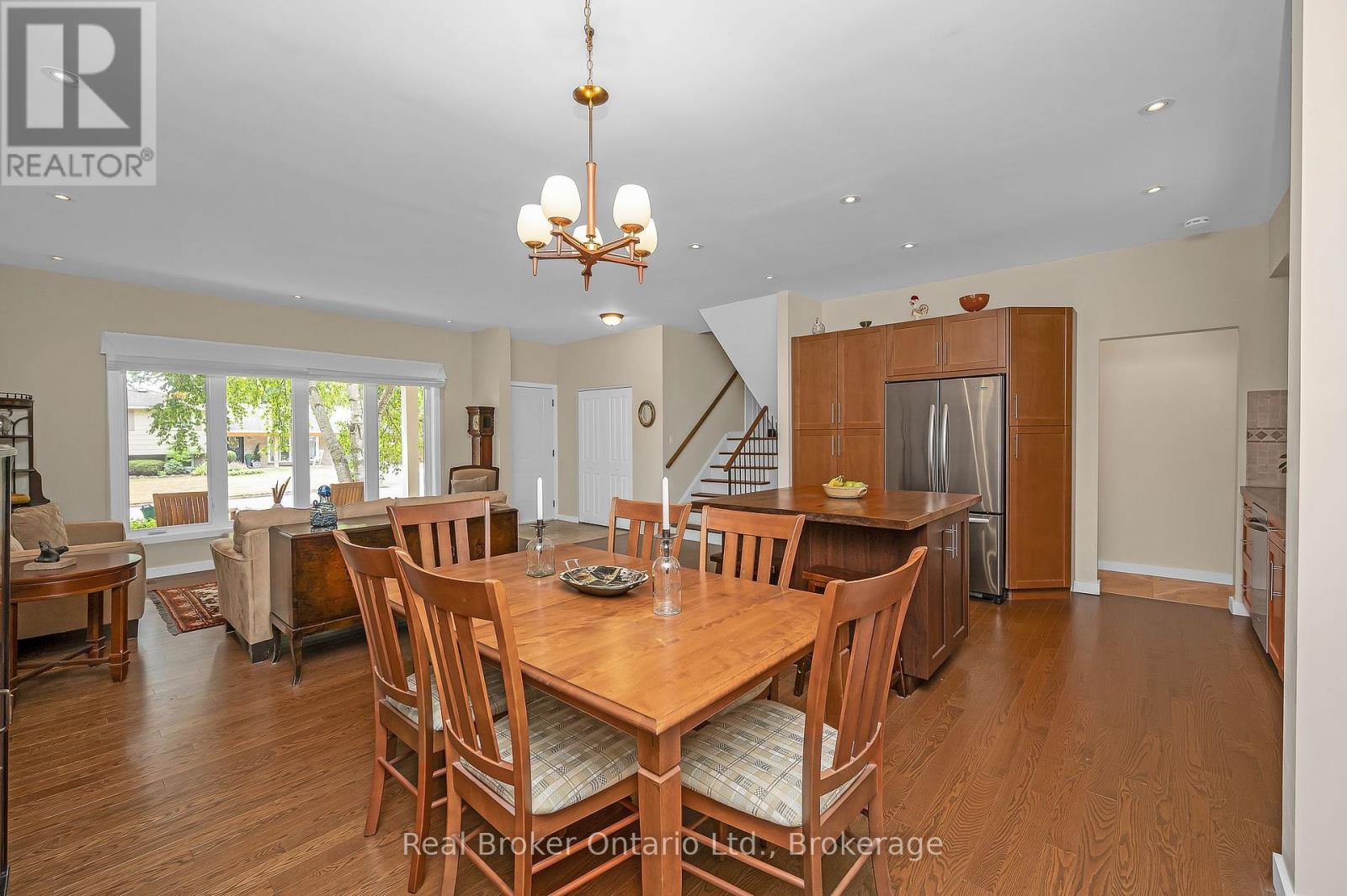 Photo 22 of 285 Surrey Drive, Oakville ON