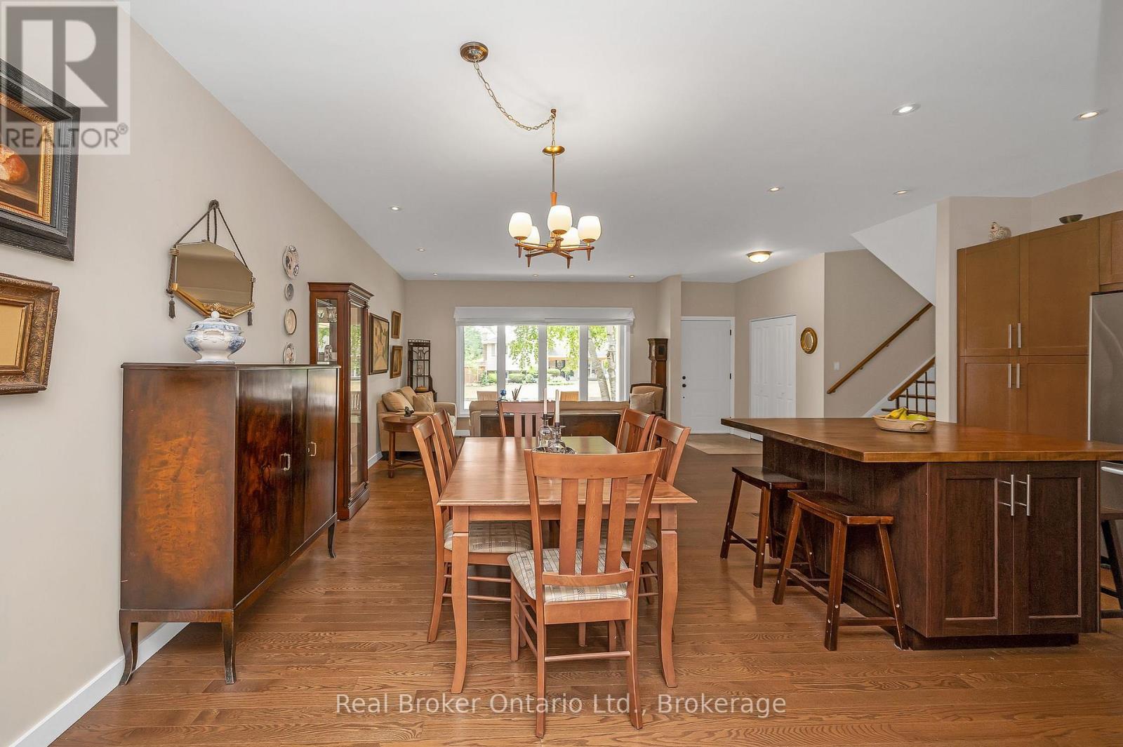 Photo 2 of 285 Surrey Drive, Oakville ON