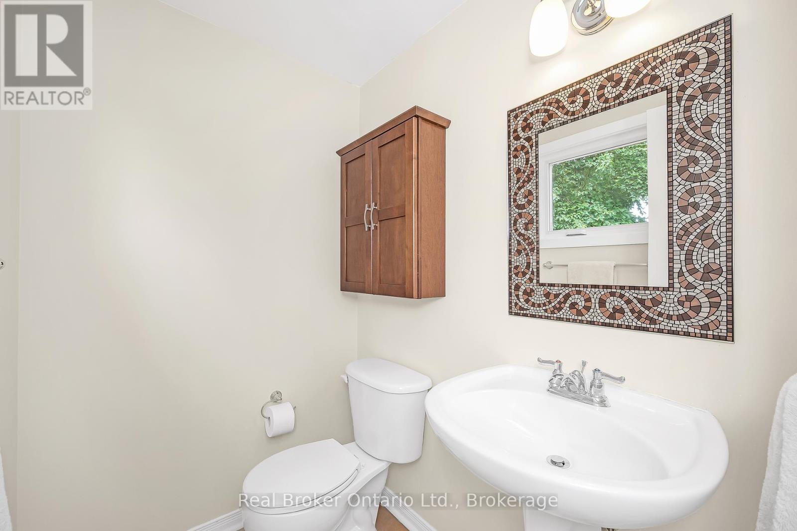 Photo 36 of 285 Surrey Drive, Oakville ON
