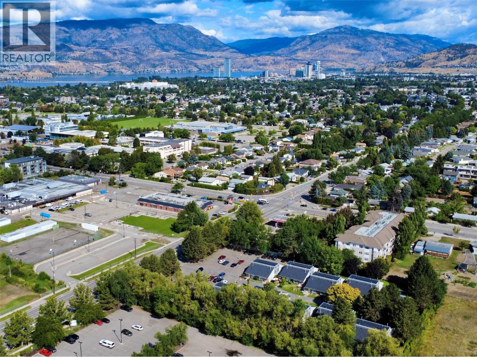 Photo 2 of 3155 Gordon Drive Unit 304, Kelowna BC