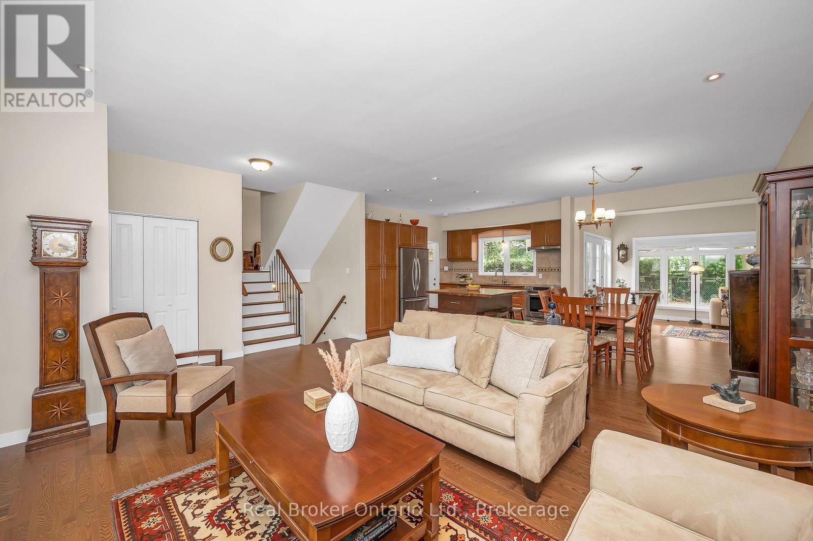 Photo 21 of 285 Surrey Drive, Oakville ON