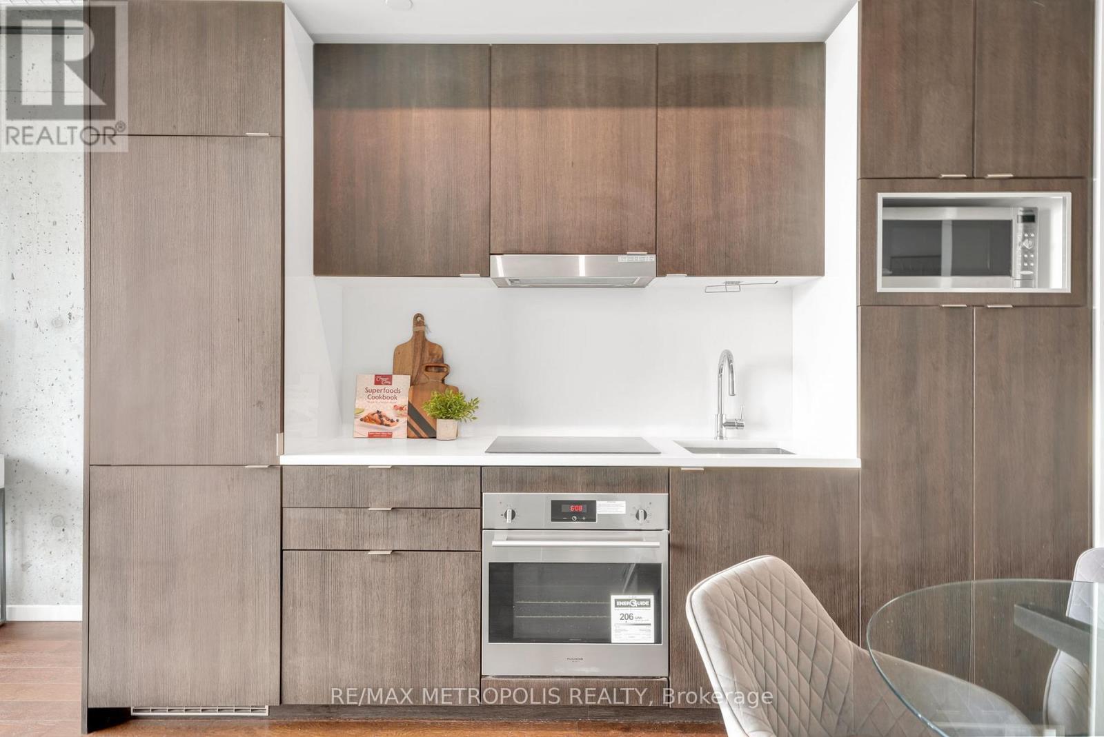 Photo 2 of 1213 21 Lawren Harris Square, Toronto ON