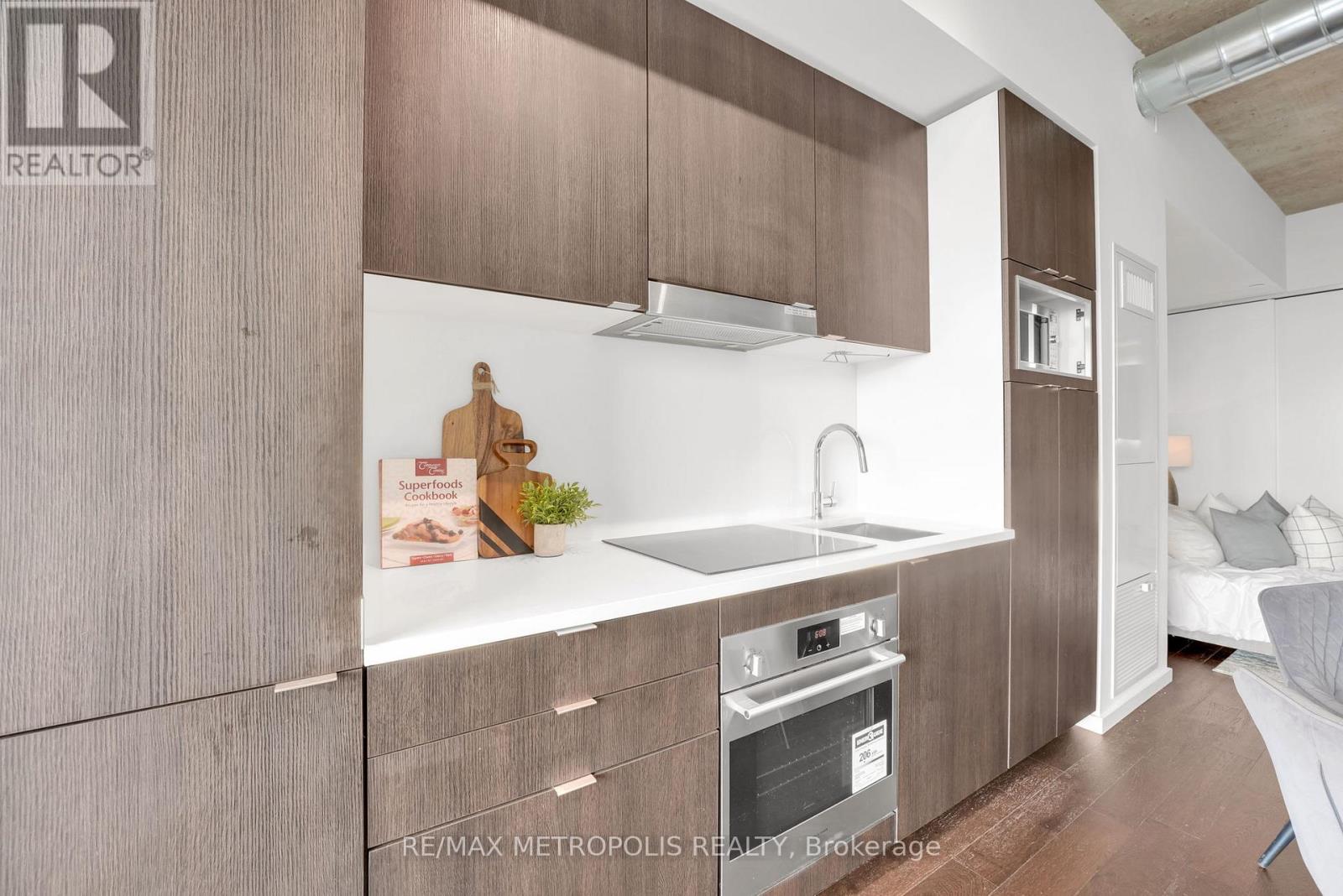 Photo 4 of 1213 21 Lawren Harris Square, Toronto ON