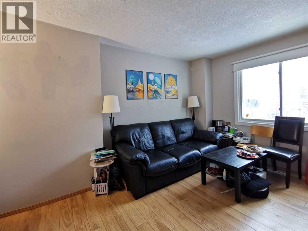 Single Family House for Sale in   Dalton Drive NW Dalhousie Calgary 