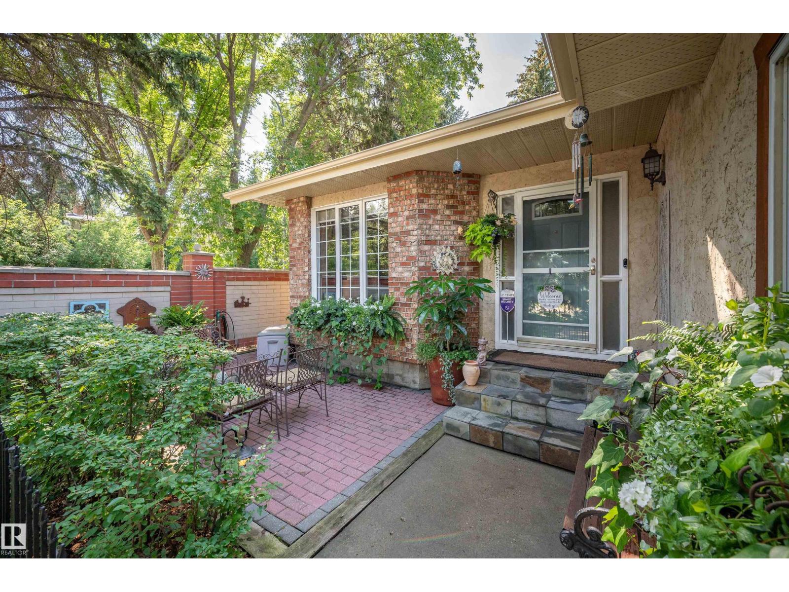 Single Family House Bungalow for Sale in  BERRYMORE DR St. Albert 